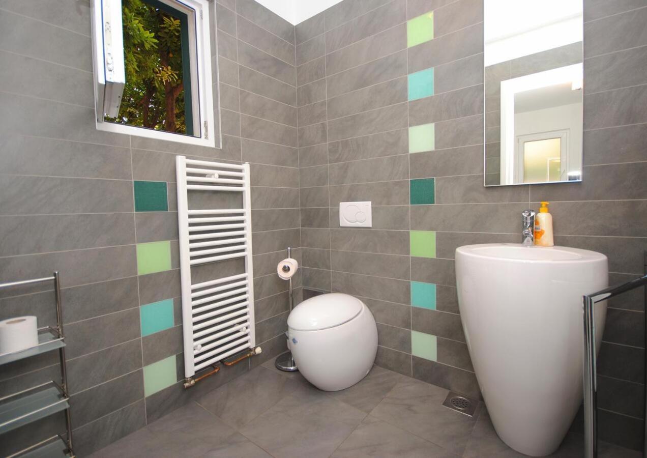 Seaview Luxury Apartment "Lucy" With Terrace & Vintage Summer Kitchen Trogir Exterior photo